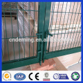 PVC-überzogene grüne Farbe Ral6005 Doppelte / einzelne Tür-Eisen-Draht-Ineinander greifen-Tor